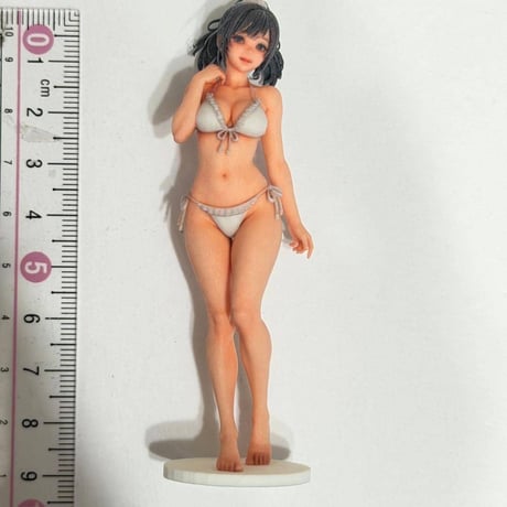 1/18　台付き　 8001-01 フィギュア　水着　完成品　ミニカーに　リアルフィギュア　ミニチュアイメージ