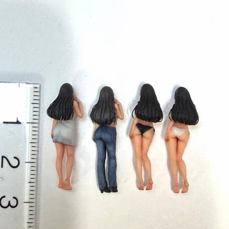 1/64 フィギュア 4体セット ミニチュア ジオラマに　トミカに　ミニチュアイメージ　リアルフィギュア