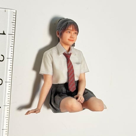 1/18 フィギュア　女子高生　お姉さん座り　ドールハウスに　ミニチュア　リアルフィギュア　３Dフィギュア