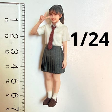 1/24 フィギュア　女子高生　ピース　完成品　ミニカーに　リアルフィギュア　３Dフィギュア　ミニチュア