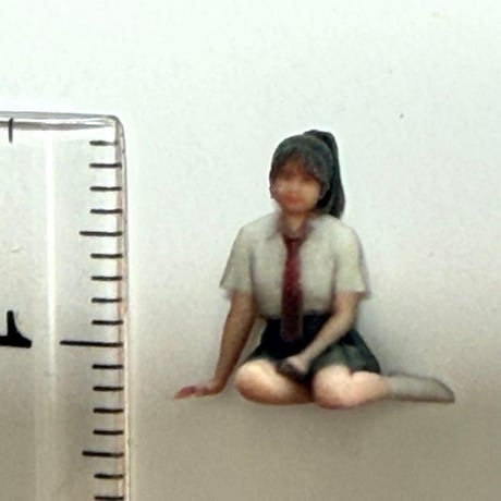 1/64 フィギュア　女子高生　お姉さん座り　ミニカー　トミカに　ミニチュア　完成品　　リアルフィギュア　ミニチュアイメージ