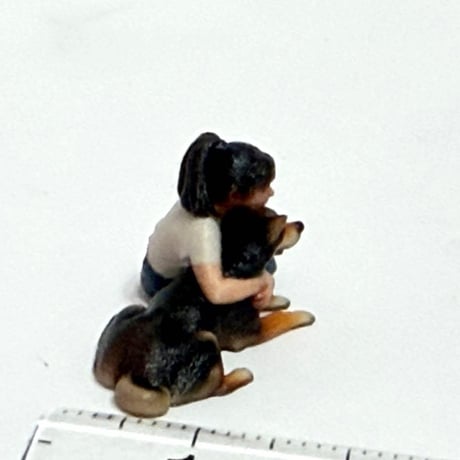 1/43 お姉さんとぽん太　犬　フィギュア　ミニチュア　ミニカーに　ジオラマに　完成品