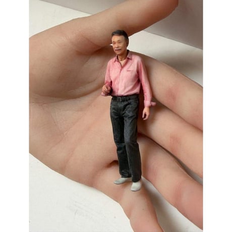 1/24 おじいさん　フィギュア ジオラマ ミニカーに　ドールハウスに　リアルフィギュア　ミニチュアイメージ　完成品