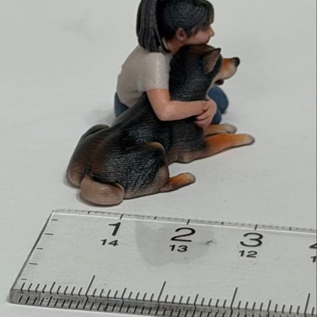 1/24 お姉さんとぽん太　フィギュア　犬　ミニチュア　リアルフィギュア　完成品　ミニチュア　ジオラマに　ミニカーに　ドールハウスに　　5484
