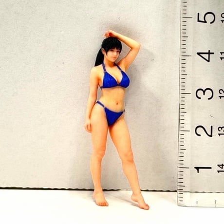 1/35 フィギュア　水着　青　完成品　ミニカーに　1/64より大 ミニチュアイメージ　リアルフィギュア