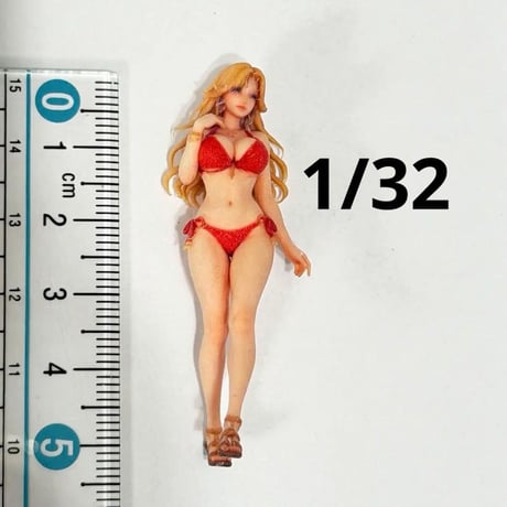1/32 フィギュア　水着赤　8004-01 ミニカーに　1/64より大　ミニチュアイメージ　リアルフィギュア　完成品