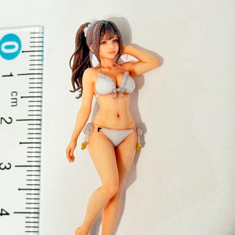1/32 8001-04 水着　フィギュア　ミニチュア　ミニカー　1/64より大　リアルフィギュア　ミニチュアイメージ　完成品