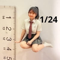 1/24 フィギュア　女子高生　お姉さん座り　完成品　リアルフィギュア　ミニチュアイメージ　３Dフィギュア　ミニチュア