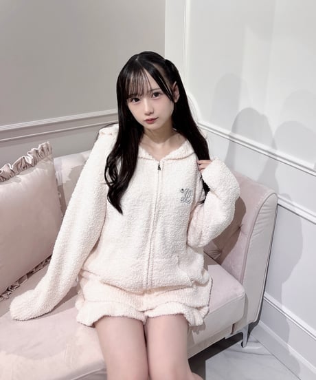 フリルフード付きニットパーカー