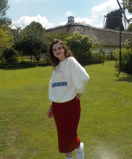 Tostalgic adventures sweatshirts / white