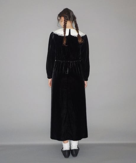 Big collar velours dress / black