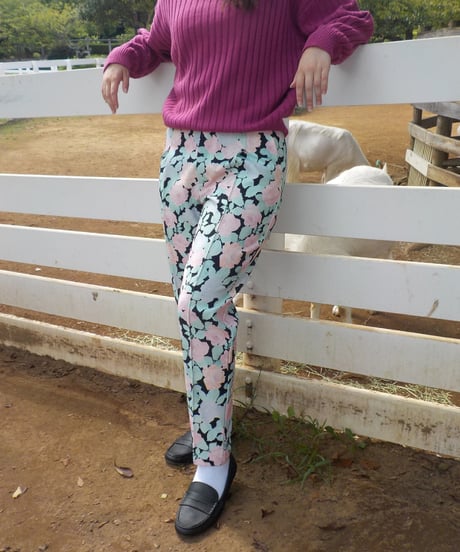 Slacks pants / black floral