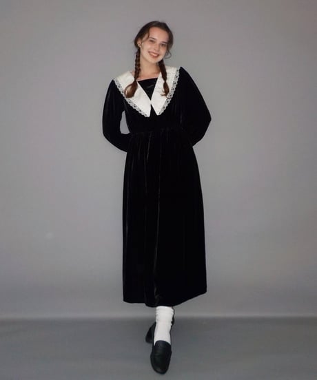 Big collar velours dress / black