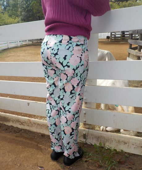 Slacks pants / black floral