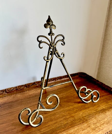 Fleur-de-lis Display Stand