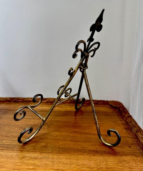 Fleur-de-lis Display Stand