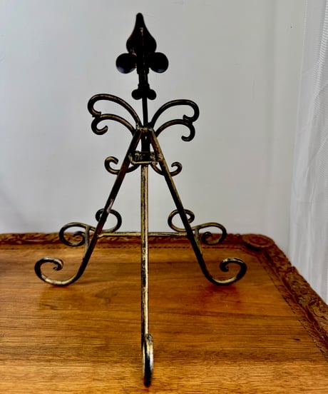 Fleur-de-lis Display Stand