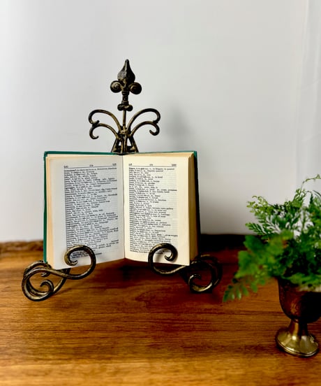 Fleur-de-lis Display Stand