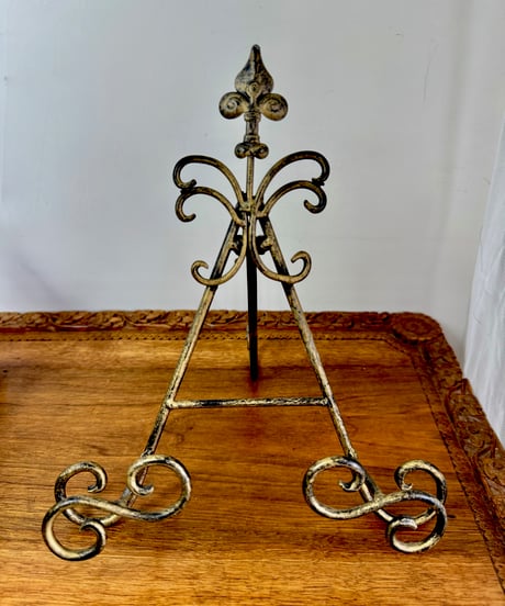 Fleur-de-lis Display Stand