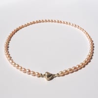 salmon pink pearl necklace (silver/gold)
