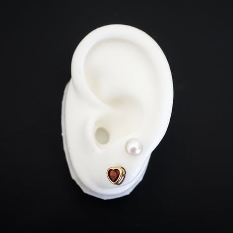 heart pierce (black zirconia/garnet)