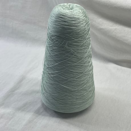 273　ミントグリーンシルク様毛糸　全量554ｇ
