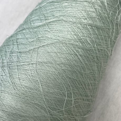 273　ミントグリーンシルク様毛糸　全量554ｇ