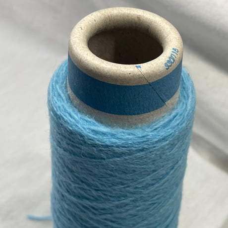 273　水色ウール様毛糸　全量185ｇ