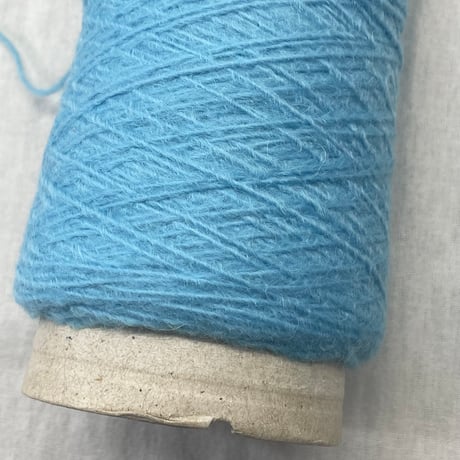273　水色ウール様毛糸　全量185ｇ