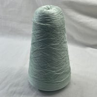 273　ミントグリーンシルク様毛糸　全量554ｇ