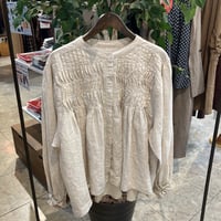 【191-102N】胸元・背裏・変形ウェーブピンクタック加工袖ゴム使いシャツ