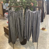 【191-102N】裾変形ピンタック加工裏付ワイドシルエットパンツ