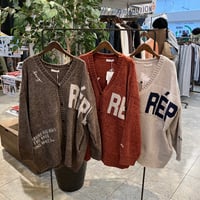 【157-102N】ランダムロゴVカーデ