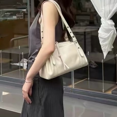 ラウンドショルダーバッグ
