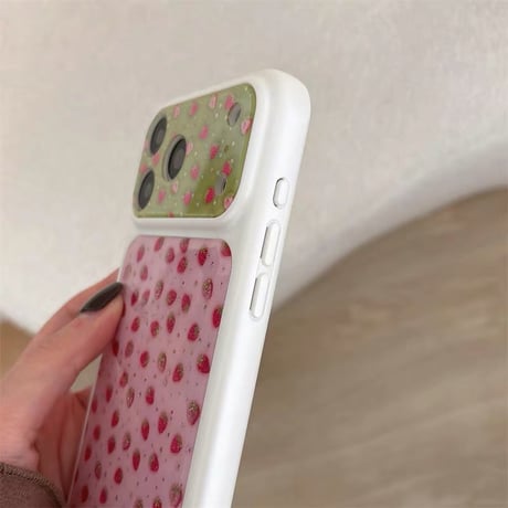 チビ🍓いちごラメぷっくりエナメルコートiPhoneケース