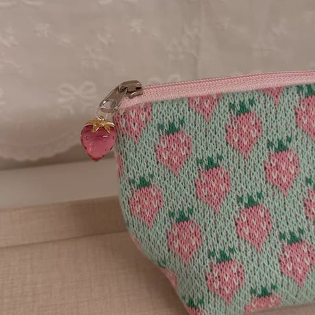 ストロベリー🍓ニットポーチ