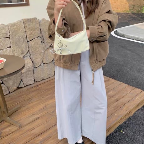 リボンチャーム付きシンプルミニハンドバッグ