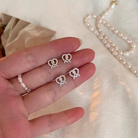 ハートプレッチェ🥨型ピアス