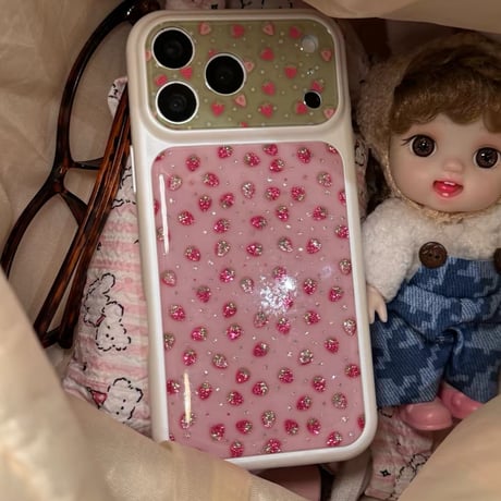 チビ🍓いちごラメぷっくりエナメルコートiPhoneケース