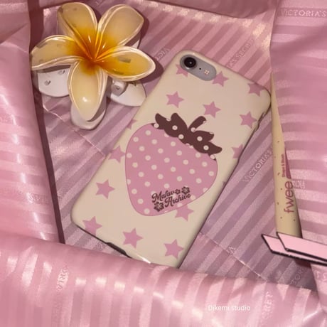 【iPhone16e/17e対応！】トレンド🍓韓国ストロベリーiPhoneケース
