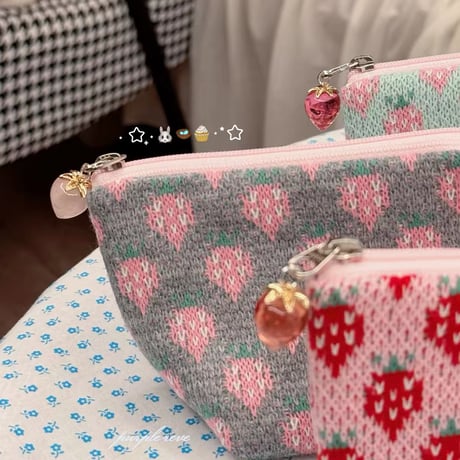 ストロベリー🍓ニットポーチ