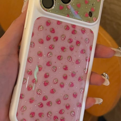 チビ🍓いちごラメぷっくりエナメルコートiPhoneケース