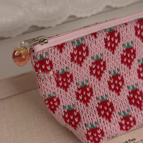 ストロベリー🍓ニットポーチ