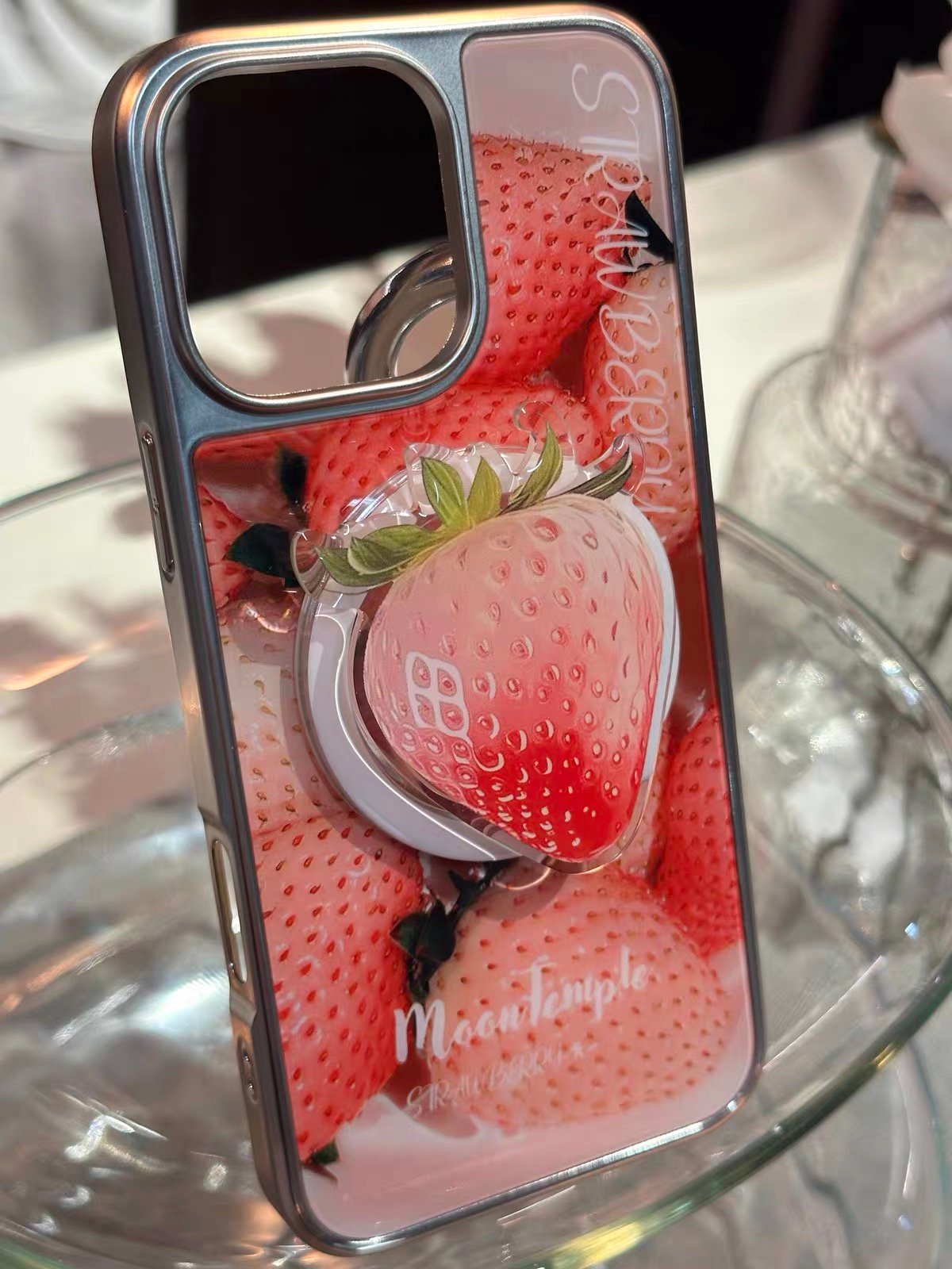 リアルいちご埋め尽くし🍓グリップセットiPhoneケース | AURALALA