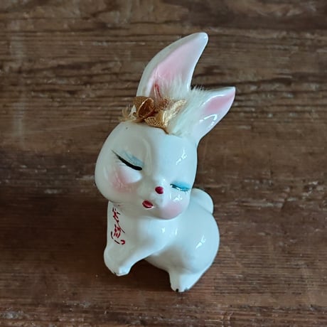 ウサギの置物