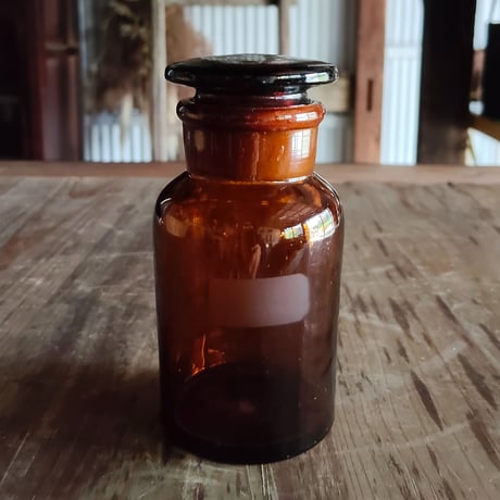 蓋付き薬瓶／茶色大9