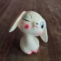 垂れ耳ウサギの置物