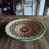 透かし彫りの飾り皿