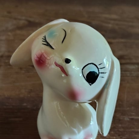 垂れ耳ウサギの置物