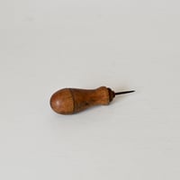 フランス　木製の目打ち